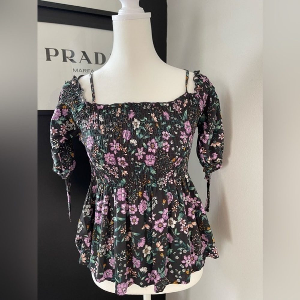 Floral off the shoulder top 🌺